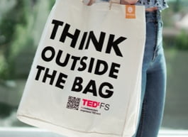 Sacola goodbag para o evento TEDX com o design 'Pense fora da sacola'